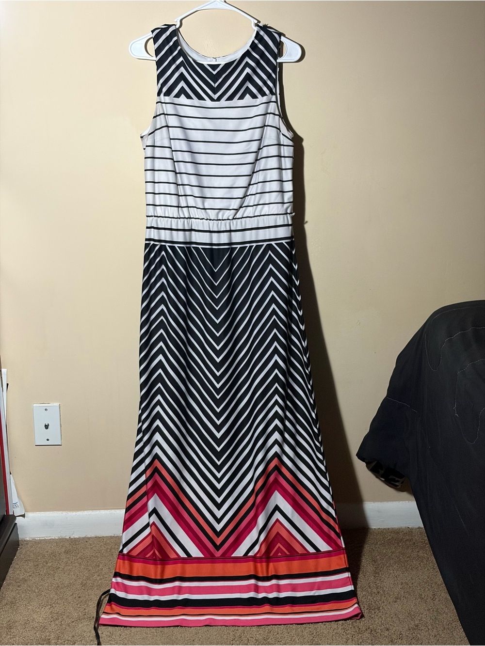 R&K Originals Size 8 Black & White Chevron Maxi Dress with Vibrant Accent Hem
